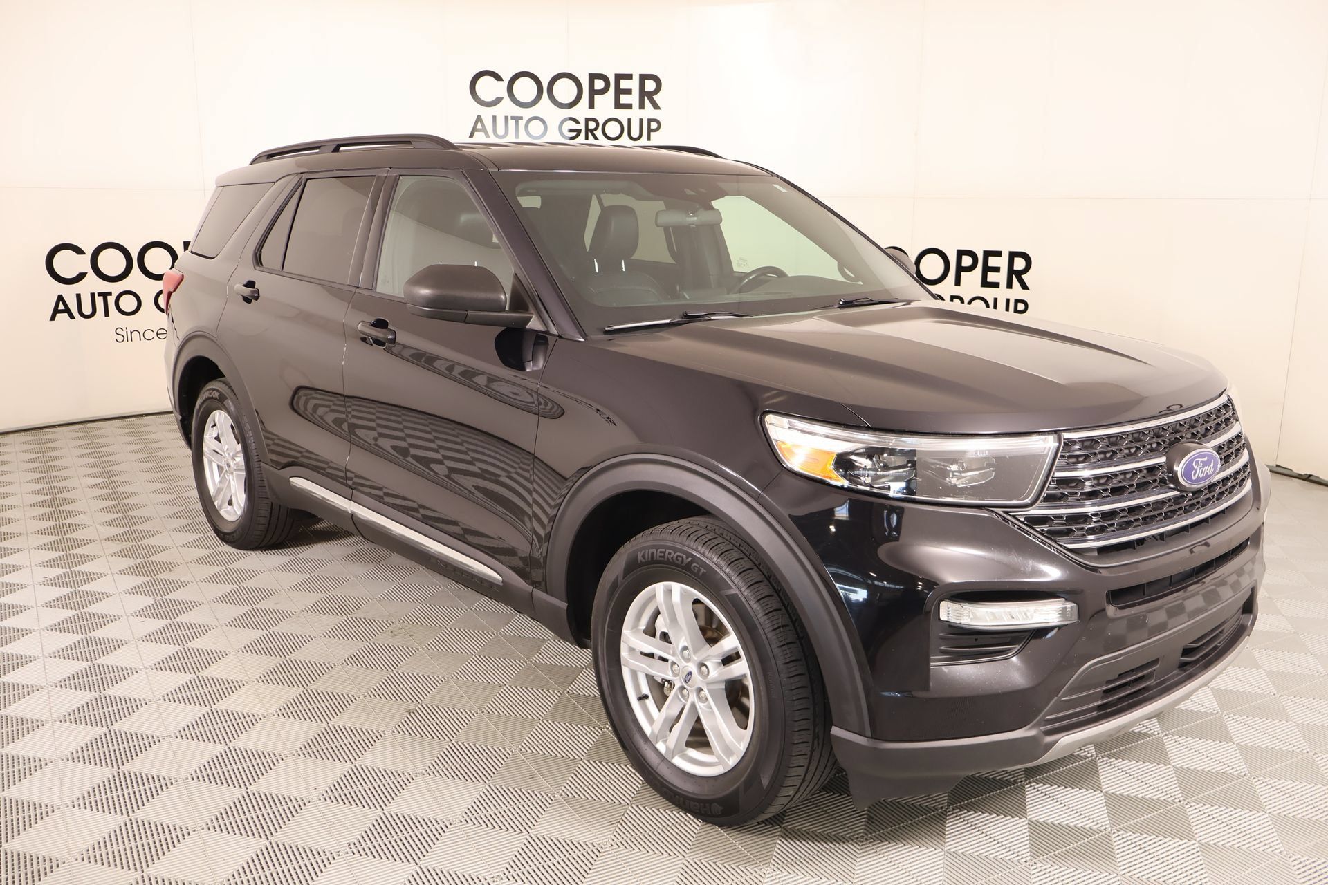Used 2020 Ford Explorer XLT w/ Equipment Group 202A AWD/4WD image 1