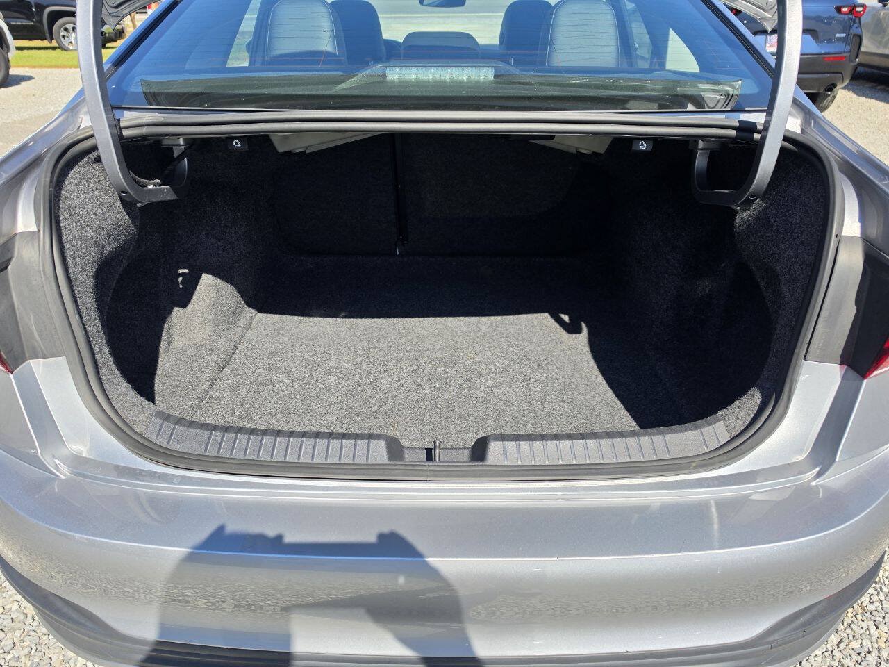 Used 2025 Volkswagen Jetta SE FWD image 5
