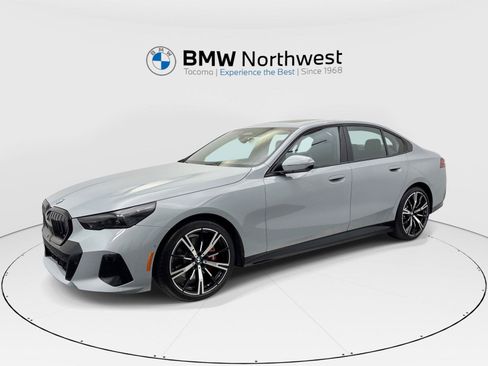 Used 2026 BMW 530i xDrive w/ M Sport Package AWD/4WD image 1