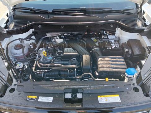 New 2025 Volkswagen Taos SE image 21