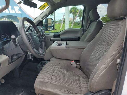 Used 2017 Ford F350 XLT image 9