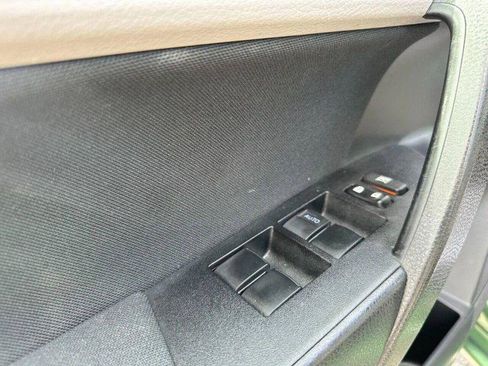 Used 2015 Toyota Corolla LE FWD image 10