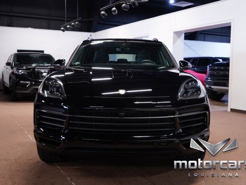 Used 2022 Porsche Cayenne Platinum Edition image 2