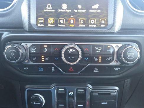 Used 2023 Jeep Wrangler Unlimited Sahara w/ Cold Weather Group image 38