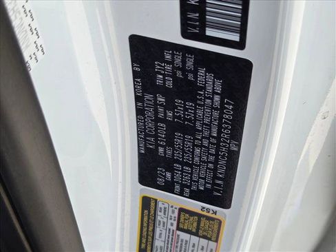 Used 2024 Kia Carnival EX image 20