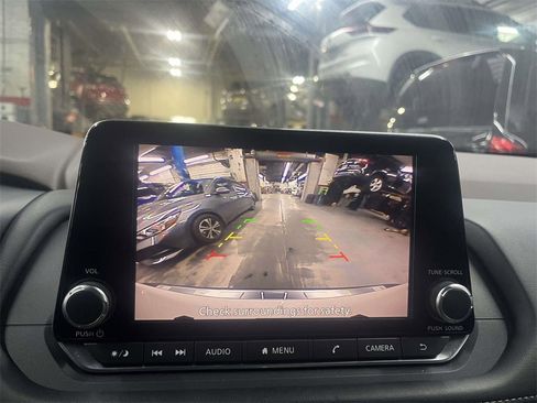 Used 2023 Nissan Rogue SV w/ SV Premium B Package image 19