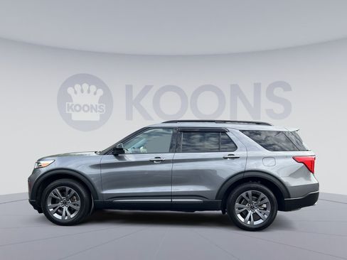 Used 2022 Ford Explorer XLT w/ Equipment Group 202A AWD/4WD image 5
