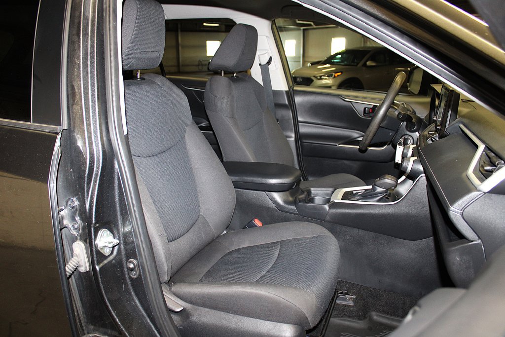Used 2020 Toyota RAV4 LE w/ All Weather Liner Package AWD/4WD image 28