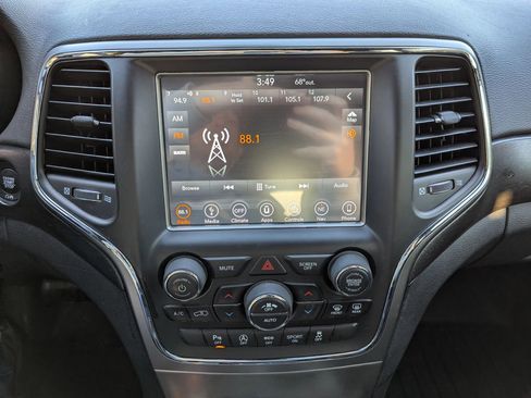 Used 2018 Jeep Grand Cherokee Altitude image 12