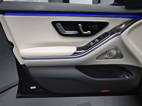 Used 2023 Mercedes-Benz S 500 S 500 image 17