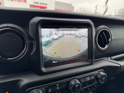 Used 2021 Jeep Wrangler Unlimited Sahara image 23