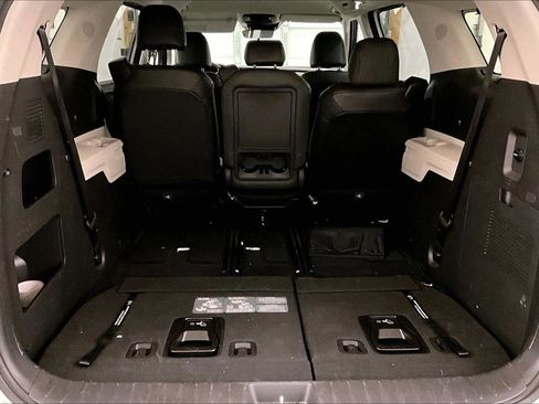 Used 2024 Kia Carnival EX image 34