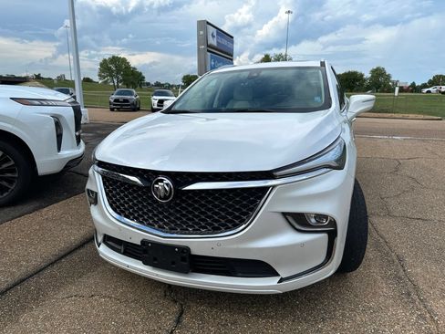Used 2022 Buick Enclave Avenir FWD image 2
