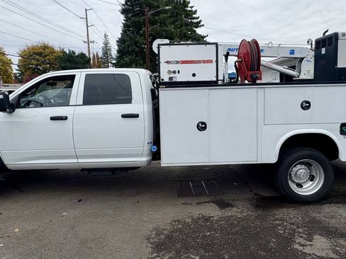Used 2024 RAM 5500 Tradesman w/ Chrome Appearance Group image 8