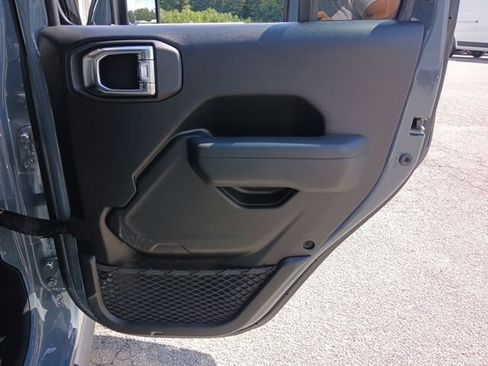 Used 2025 Jeep Gladiator Rubicon AWD/4WD image 26