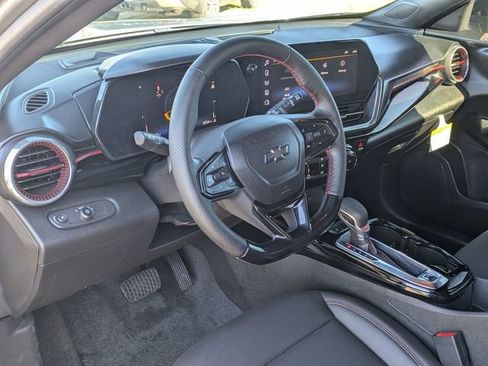 Used 2025 Chevrolet Trax RS w/ Driver Confidence Package image 13