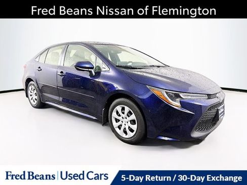 Used 2021 Toyota Corolla LE FWD image 1
