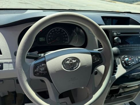 Used 2013 Toyota Sienna LE FWD image 14
