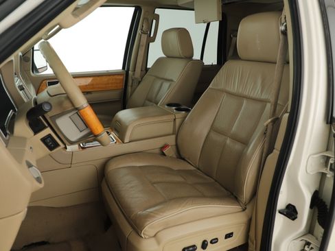Used 2007 Lincoln Navigator 2WD image 14