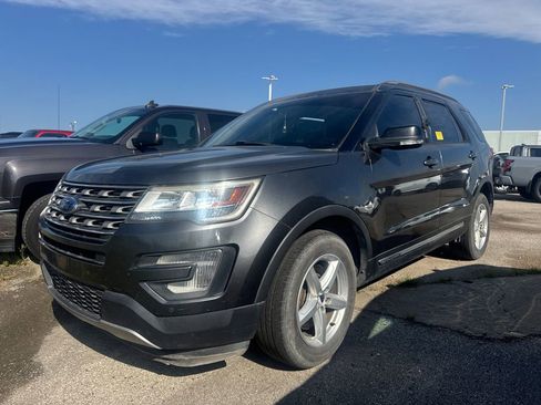 Used 2017 Ford Explorer XLT w/ Equipment Group 202A image 1