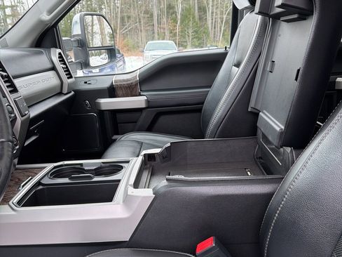 Certified 2019 Ford F350 Lariat w/ Lariat Ultimate Package image 19