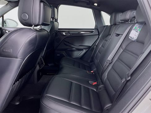 Certified 2025 Porsche Macan image 21