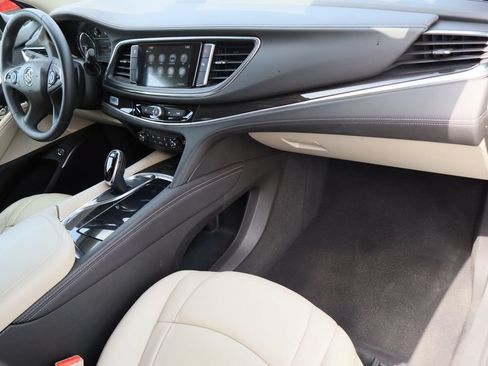 Certified 2018 Buick Enclave Essence FWD image 32
