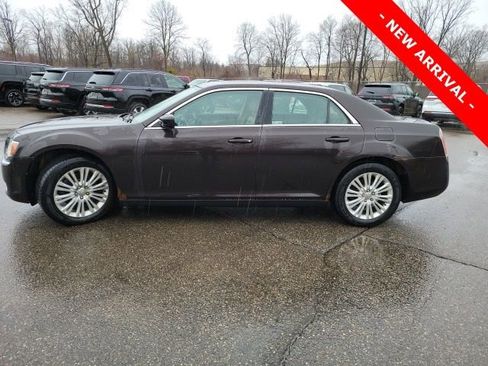 Used 2013 Chrysler 300 AWD w/ Driver Convenience Group image 6