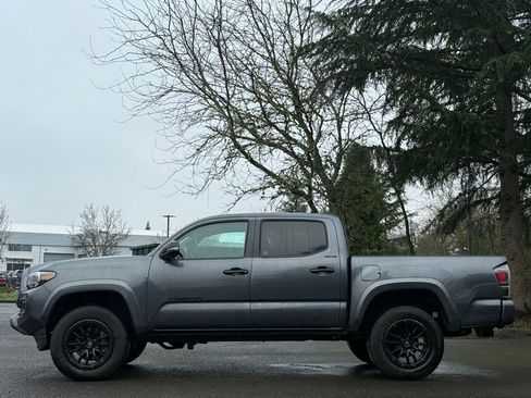 Used 2023 Toyota Tacoma Limited image 2