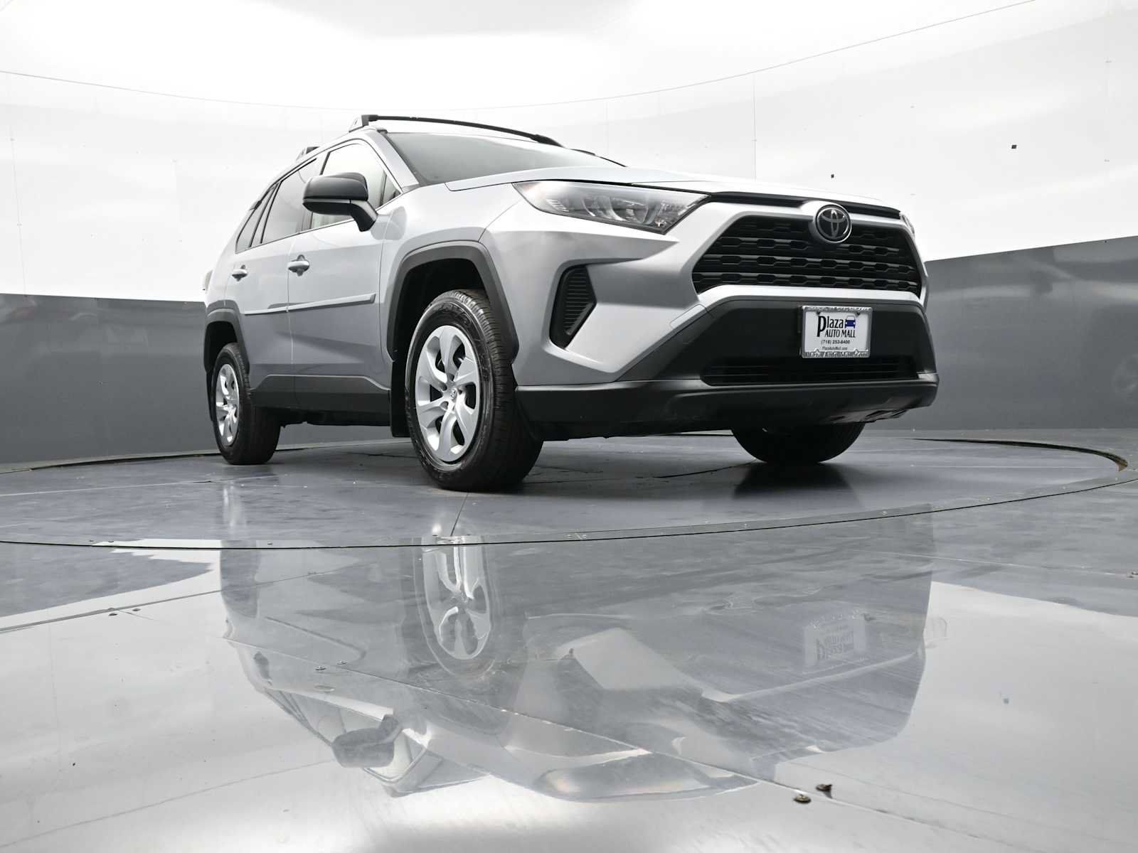 Used 2021 Toyota RAV4 LE AWD/4WD image 26