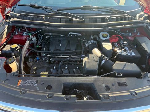 Used 2019 Ford Explorer XLT w/ Equipment Group 202A image 9