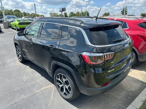 Used 2025 Jeep Compass Limited AWD/4WD image 4