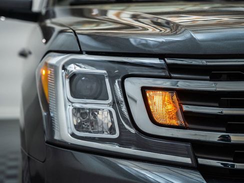 Used 2020 Ford Expedition XLT AWD/4WD image 14