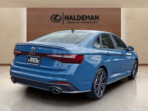 Used 2025 Volkswagen Jetta GLI Autobahn FWD image 6