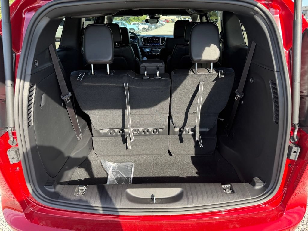 New 2027 Chrysler Pacifica Select FWD image 32