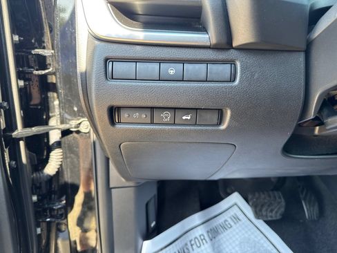 Used 2024 Nissan Rogue SV FWD image 13
