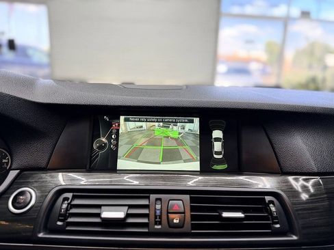 Used 2013 BMW 550i Sedan w/ Executive Pkg RWD image 11
