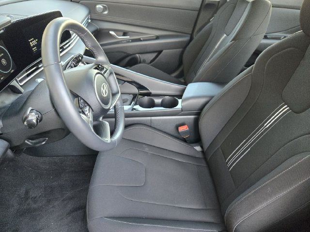 Certified 2025 Hyundai Elantra SEL FWD image 7