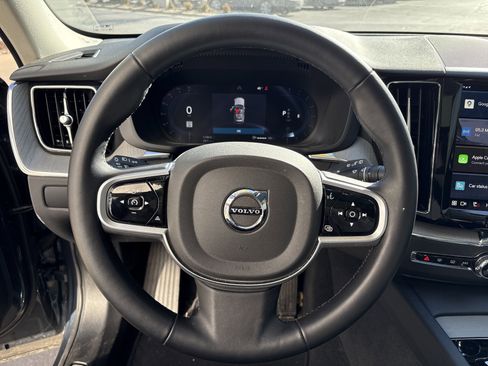 Used 2025 Volvo XC60 B5 Plus image 18