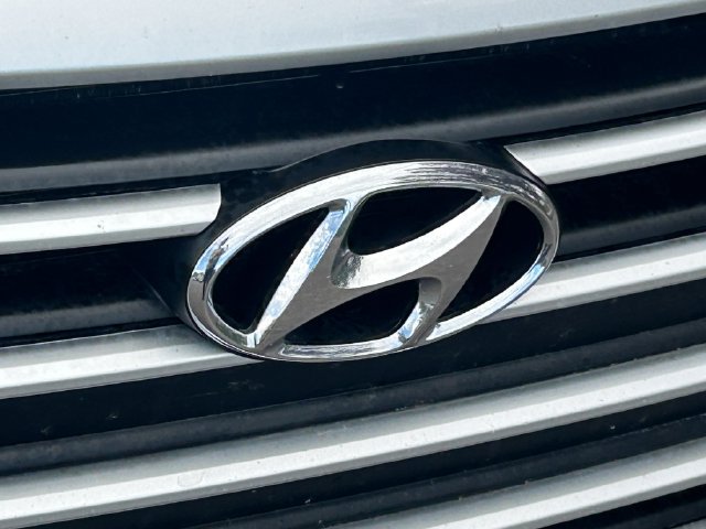 Used 2018 Hyundai Elantra SEL w/ Winter Weather Package FWD image 9