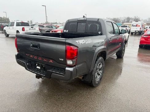 Used 2019 Toyota Tacoma TRD Sport image 6