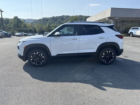Used 2021 Chevrolet TrailBlazer LT image 3