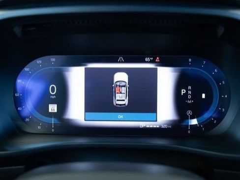 New 2025 Volvo XC40 B5 Plus AWD/4WD image 7