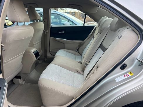 Used 2014 Toyota Camry Hybrid image 10