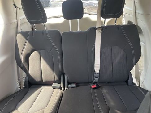 Used 2023 Chrysler Voyager LX image 9