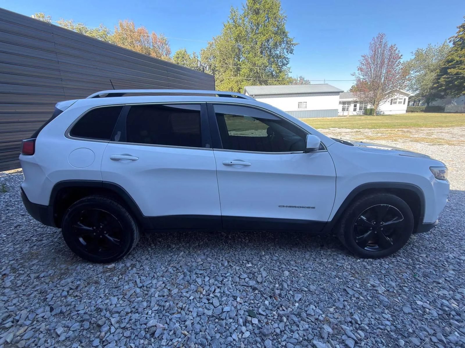 Used 2019 Jeep Cherokee Limited FWD image 4