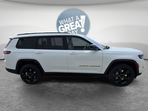 New 2025 Jeep Grand Cherokee L Altitude image 4