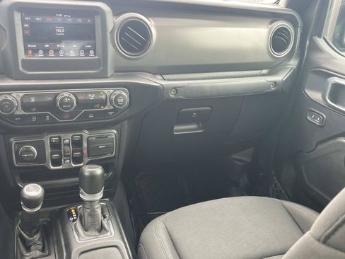 Used 2022 Jeep Gladiator Sport AWD/4WD image 16