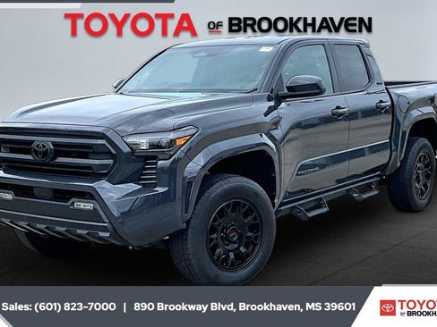 Used 2025 Toyota Tacoma SR5 AWD/4WD image 10