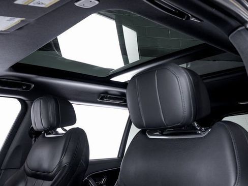 Used 2023 Land Rover Range Rover Long Wheelbase SE image 19